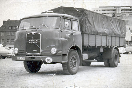 MAN 10.212 "Pausbacke". Seinerzeit der stärkste Fernverkehrslastwagen in Deutschland.