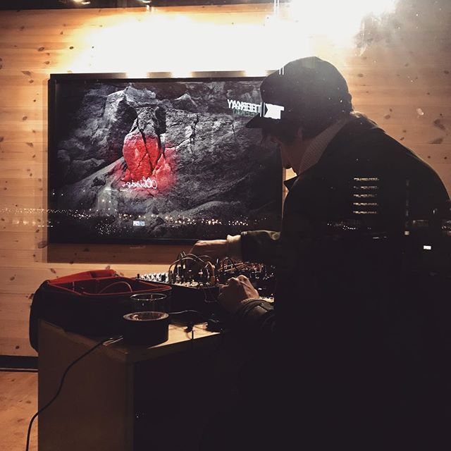 Open 12-17 today! #deadwater #lightninhowlinandscreamin @le_navire_night @kim_ramberghaug @martinlanglie // #bookcorner #photoexhibition #photogallery #fineartweddingphotography #modularsynth