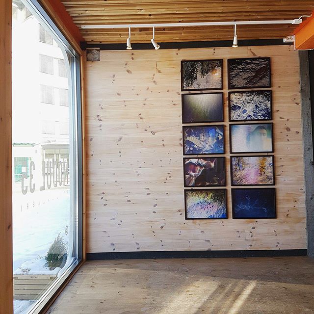 Snowy exhibition! Open inntil 17:00 #deadwater #lightninhowlinandscreamin @le_navire_night @kim_ramberghaug #photography #modul35 #photogallary