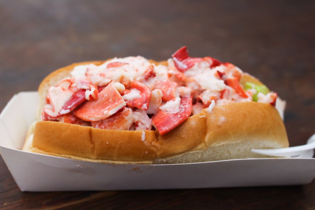 where-to-eat-the-best-lobster-rolls-in-maine-6.jpg