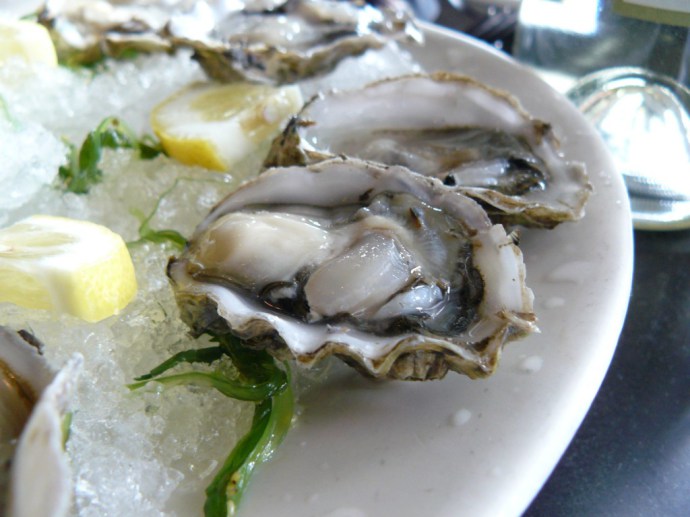 best-oyster-happy-hour-new-york-city.jpg