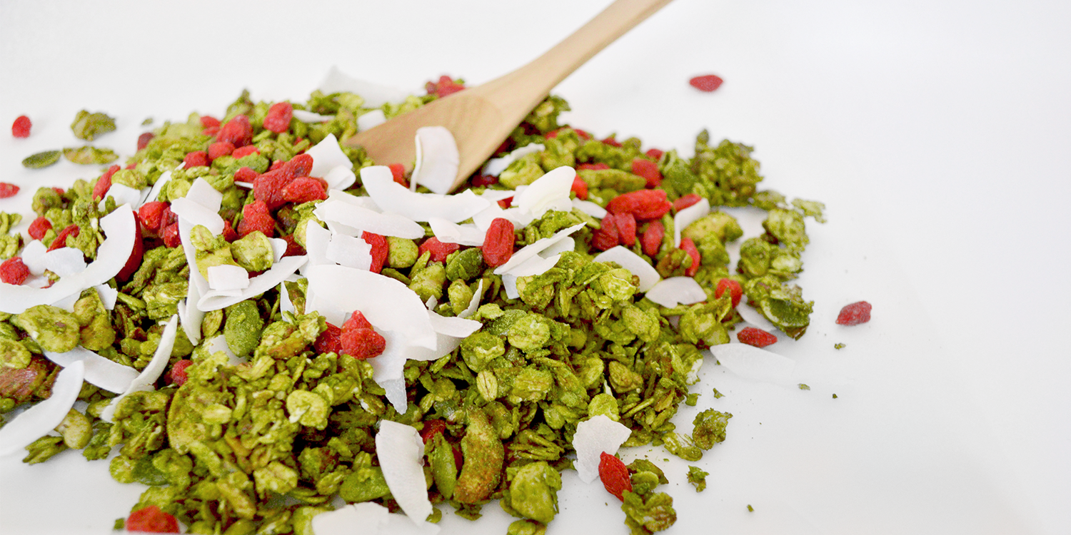 matcha-granola-with-goji-berries.png