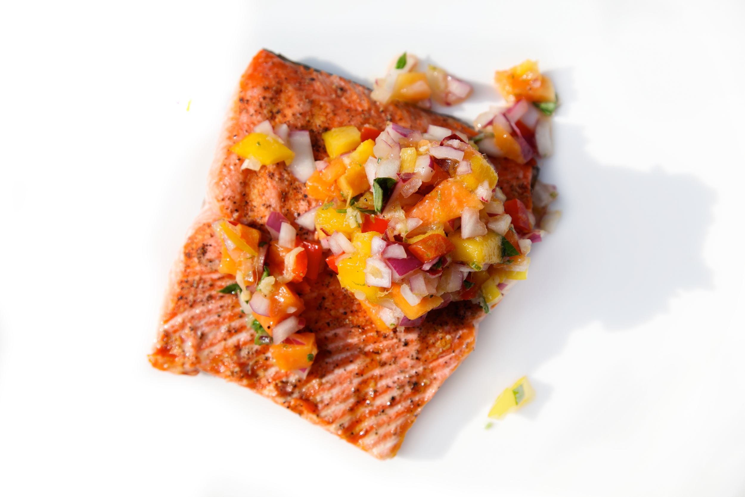 Grilled-Salmon-Fillets-with-Papaya-Salsa.png