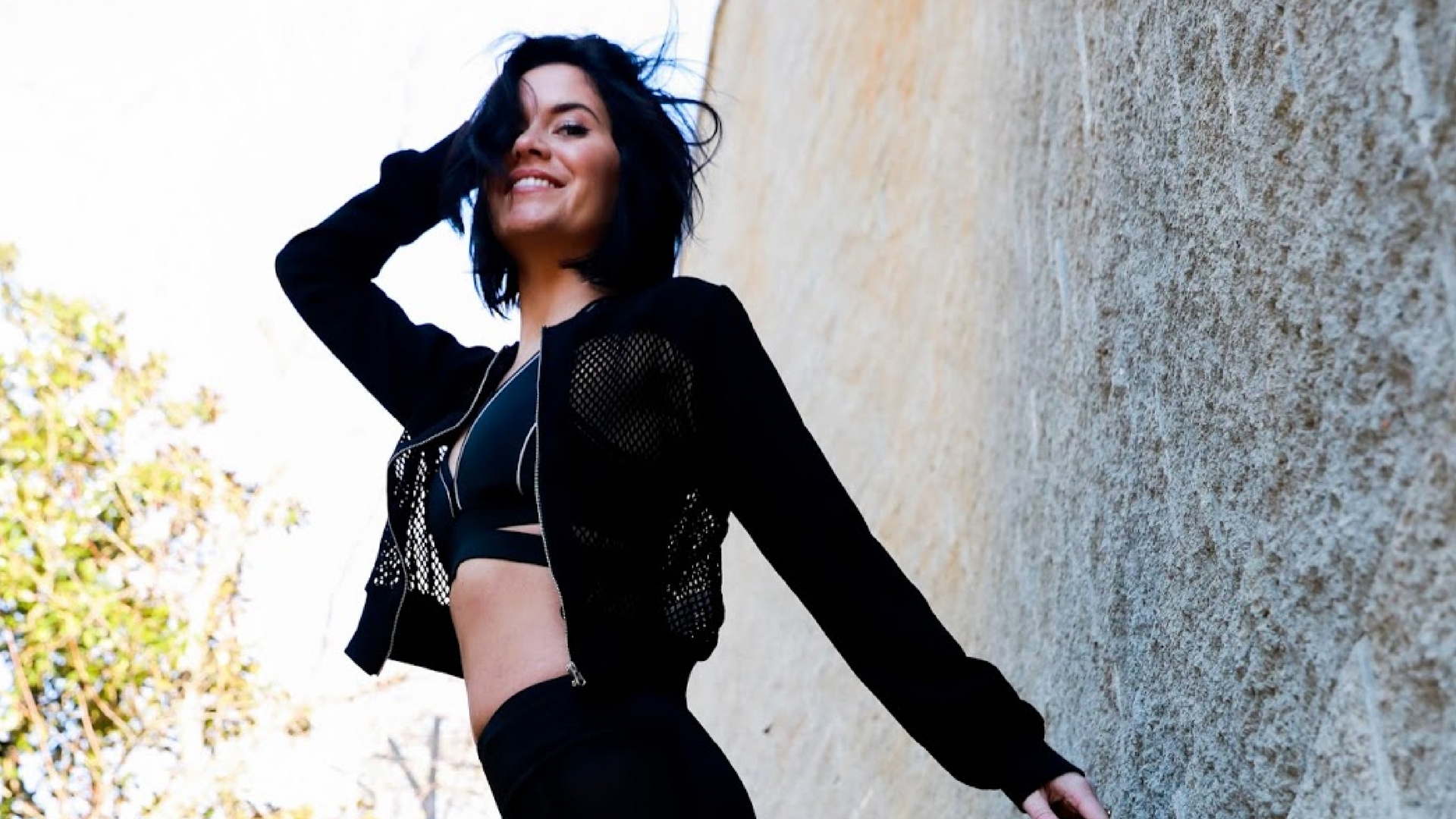 LETSCHAT-Meet-Elizabeth-Dickerson-of-@FromSkinny2Strong.jpg