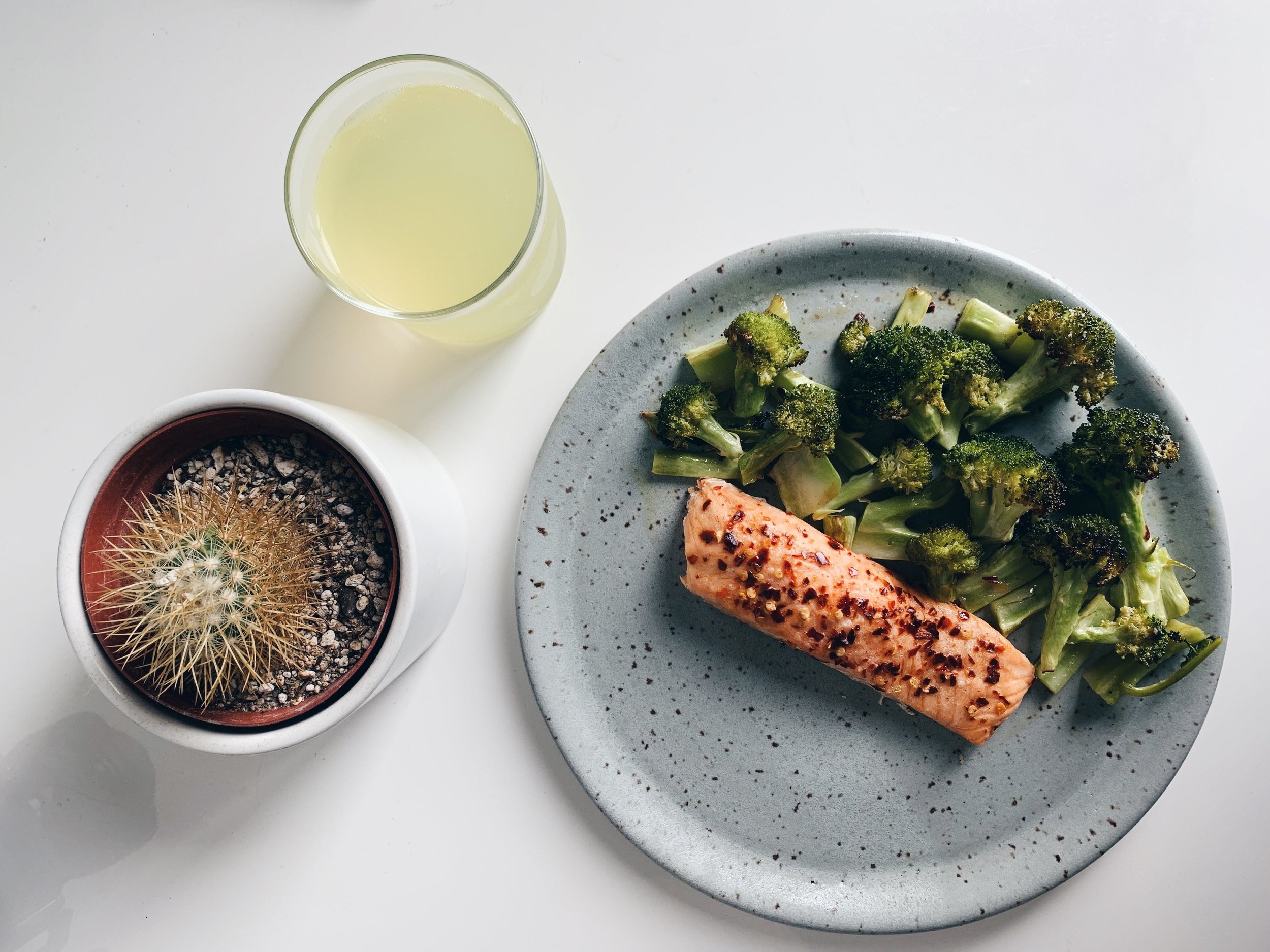 Basic+Girl+Baked+Salmon+%26+Citrus+Broccoli+Dinner+-+Keto%2C+Paleo%2C+Low+Carb+-+livethelittlethings.com+-+done+dish.jpg