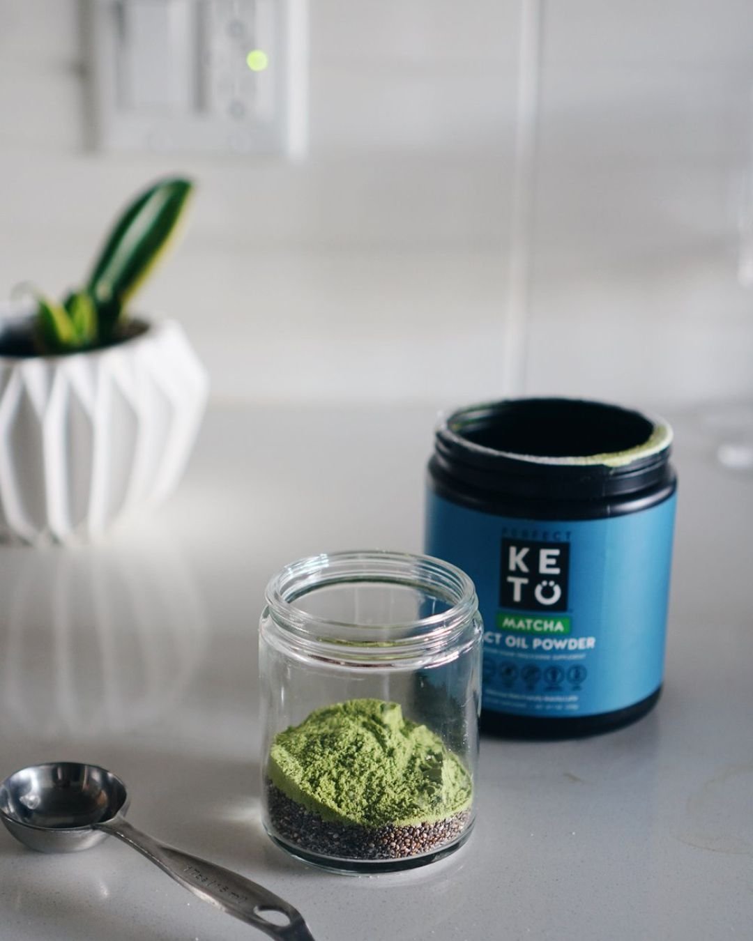 Perfect Keto's MCT Powder is made from 100% pure coconuts and is free of fillers or artificial ingredients. Mix it into your coffee or smoothie for a quick energy boost.