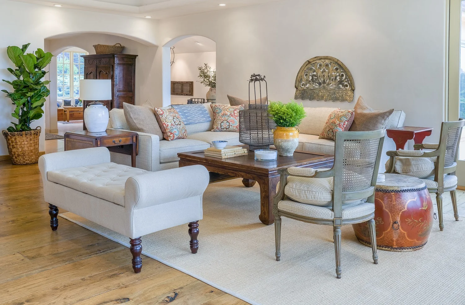 staged_living_room_pic_1.jpg
