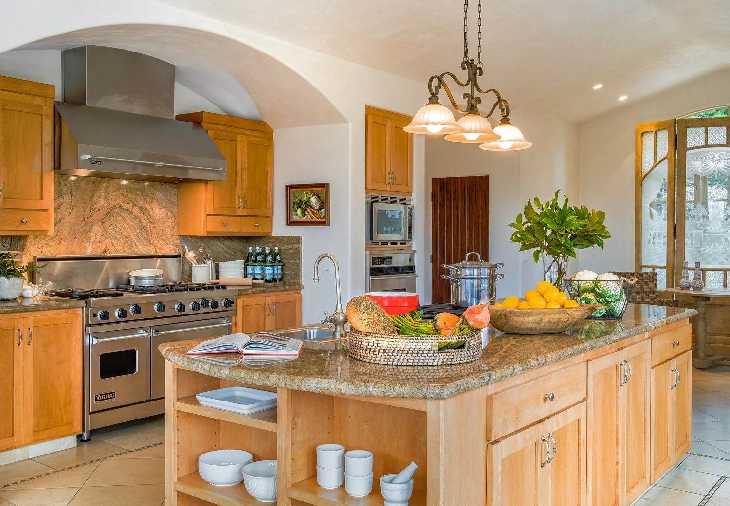 staged_kitchen_pic_1.jpg