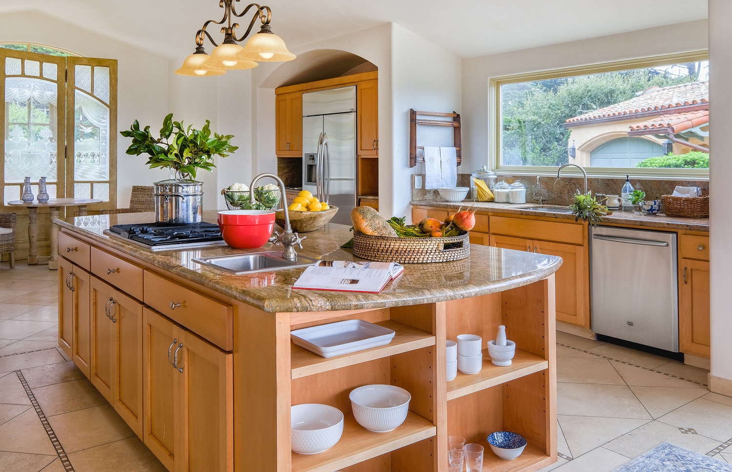 staged_kitchen.jpg