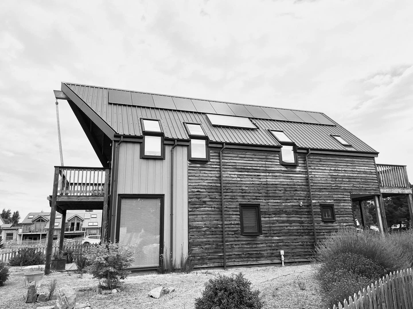 Appreciating numerous details on this Findhorn property, not least the overhanging ridge and winch. Hope it gets used&hellip;

Shame not to time a visit for a tour of some the progressive building processes, but really interesting nonetheless.