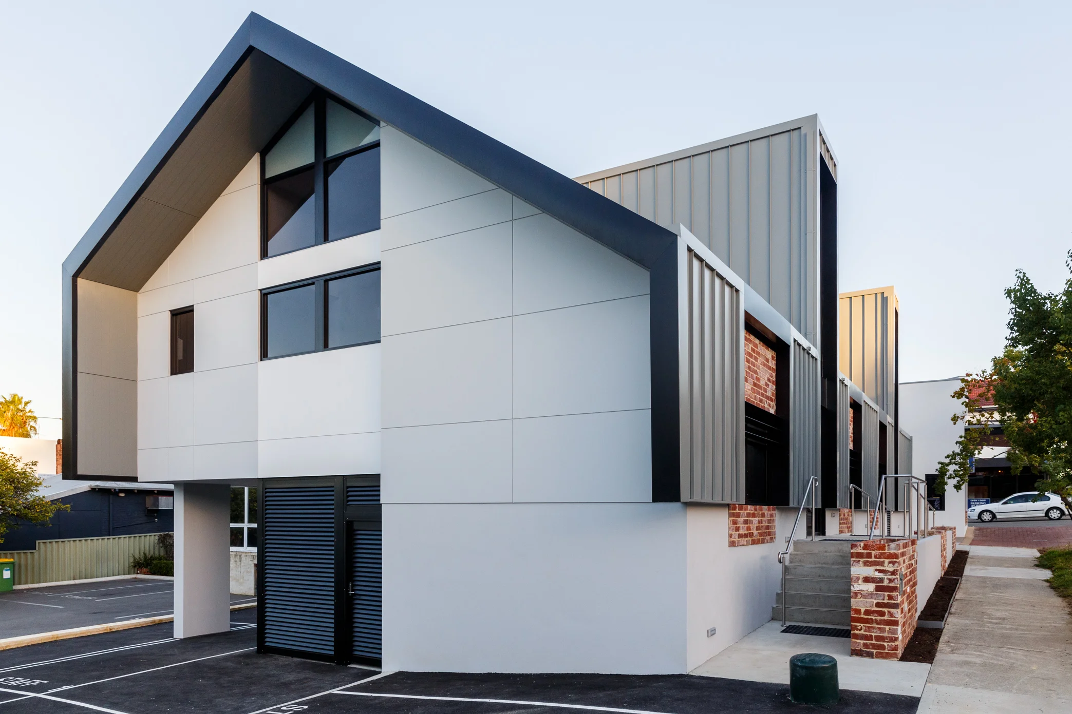 083 33 Stirling Hwy 180413 JWyld.jpg