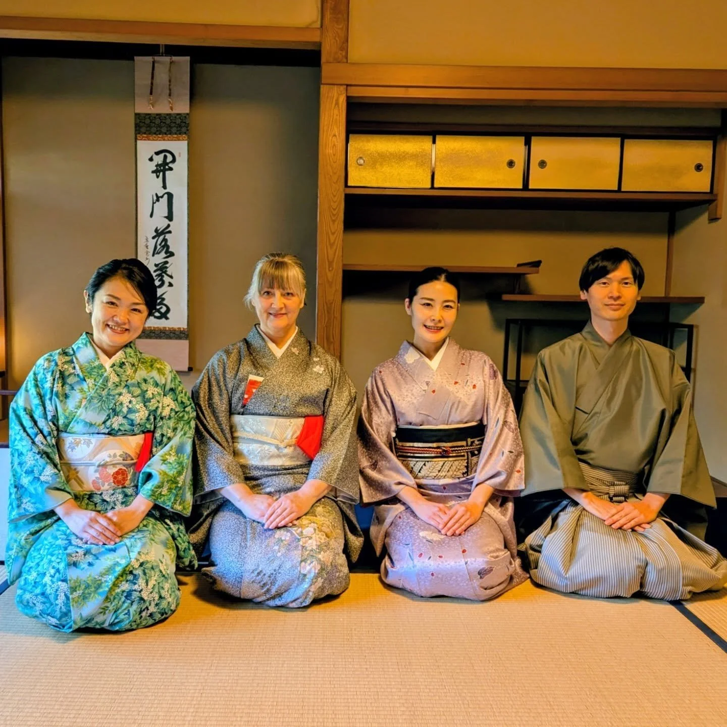 It is very unusual for us to be guests in our own tea room, but a surprise visit from Marie-san and Aya-san gave us the opportunity to sit back and relax.

Marie-san has been practising tea ceremony for many years, but is only 1 month into learning a