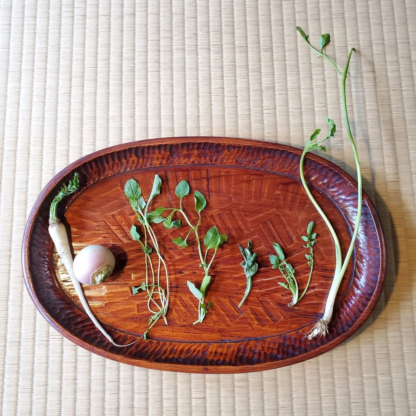 🌿WHOLESOME HERBS🥣

After all that New Year excess it's time for a hearty porridge to help fortify the body for the year ahead.

For over a thousand years herbs have been gathered, mixed into a rice gruel and consumed on the 7th day of the 1st month