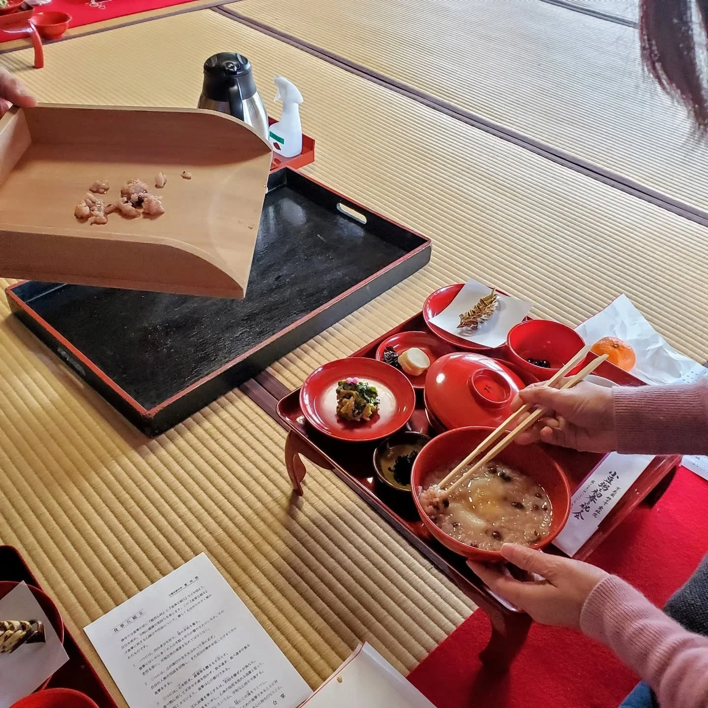 🌾LITTLE NEW YEAR🙏

Before the New Year celebrations wrap up, there is one more observance to be made on January 15th.
Tōrin-in (東林院), a sub-temple of Myōshin-ji (妙心寺), preserves the tradition of 'Koshōgatsu' (小正月 'Little New Year'), a once-popular 