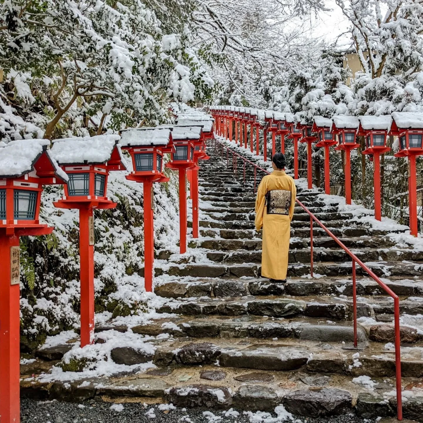 🙏🐴GIFT HORSES &amp; RAIN CLOUDS💦👹

In times past, during extreme weather events, the imperial court would turn to one particular shrine. Kifune-jinja (貴船神社), nestled in the mountains north of Kyōto, is home to the god of rain.
Horses were gifted 