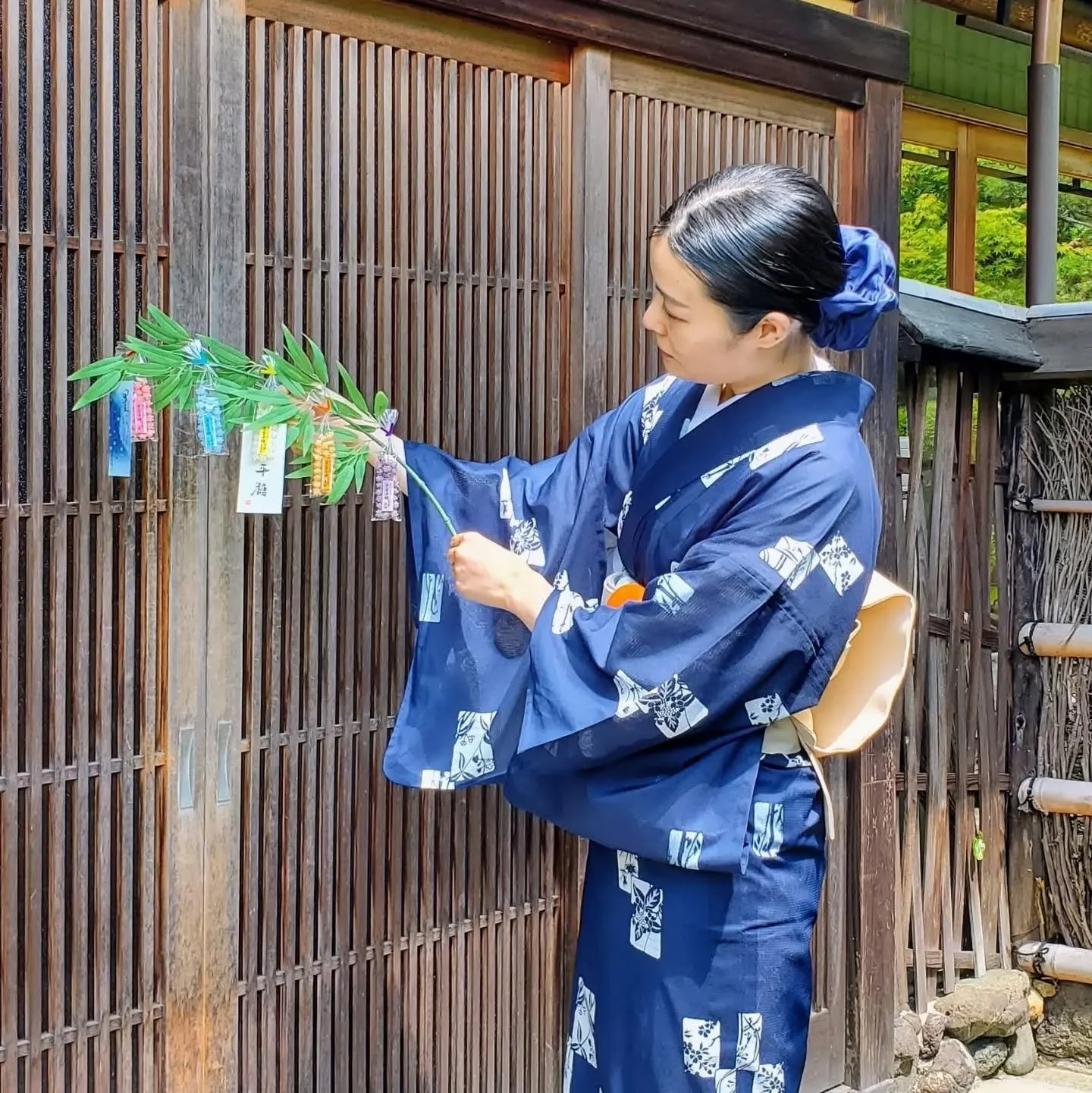 🌟🍬SPOONFULS OF SUGAR😋🎋

Ryokujuan Shimizu (緑寿庵清水) has been making konpeitō (金平糖) since 1847, and is the only store still specializing in this hard, star-like, candy.
It is said that to fully train one of their artisans takes at least 20 years!😮
