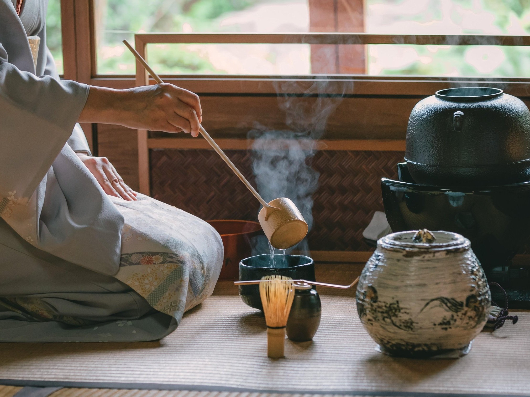 Урок чаепитие. Чайная церемония в Киото. ШИКАТАН чайная церемония. Чайная церемония в Японии. Тябако чайная церемония.