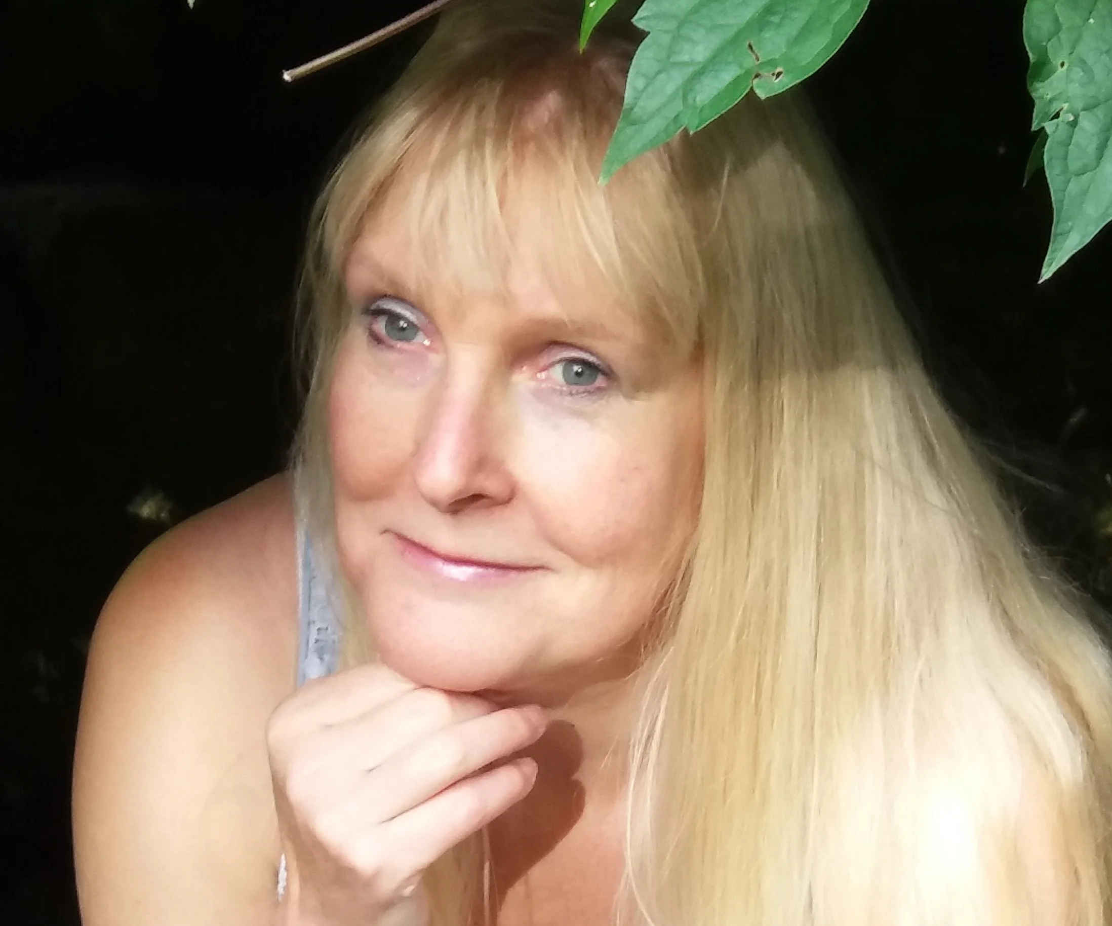 Jenny Light, author, yogi, podcaster & yogic meditation teacher in Glasgow & Ayrshire. She runs retreats & workshops across the UK.