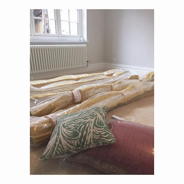 Means only one thing...it’s a fitting day! Our East Hagbourne project is nearing completion, lots of stunning fabrics - can’t wait to share soon! *************
#fittingday #installationday #curtainfitting #interiordesign #comingtogether #almostcomplete #curtains #bespokecurtains #renovation #fermoie