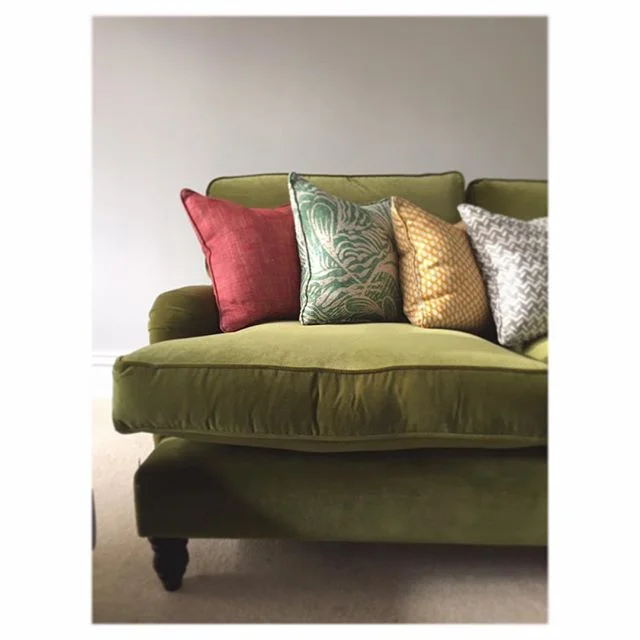 A very grown up rainbow scheme is coming together at our East Hagbourne project, it shouldn’t work but it just does! #allthecolours #moreismore Beautiful @fermoie cushions on just one of the sumptuous @sofadotcom sofas - can’t wait to share more....🌈 *****************
#fermoie #rainbow #grownuproom #coloursoftherainbow #earthytones #greenvelvet #velvetsofa #sofadotcom #moderntwist #classiccontemporary #interiordesign #interiordesigner #interiordesigneroxfordshire #oxfordshireinteriors #oxfordshireinteriordesign #oxfordshireinteriordesigner #sneakypeek #watchthisspace #almostready