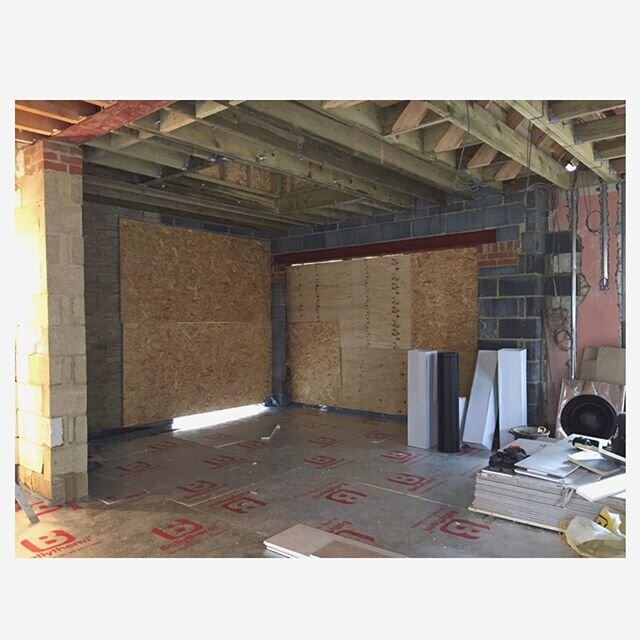 This will be a beautiful dining space soon....promise! 😂🙈 #buildingsite #coldsoverycold #brrrrr #barebones #extension #renovation #cotswoldsforeverhomeproject