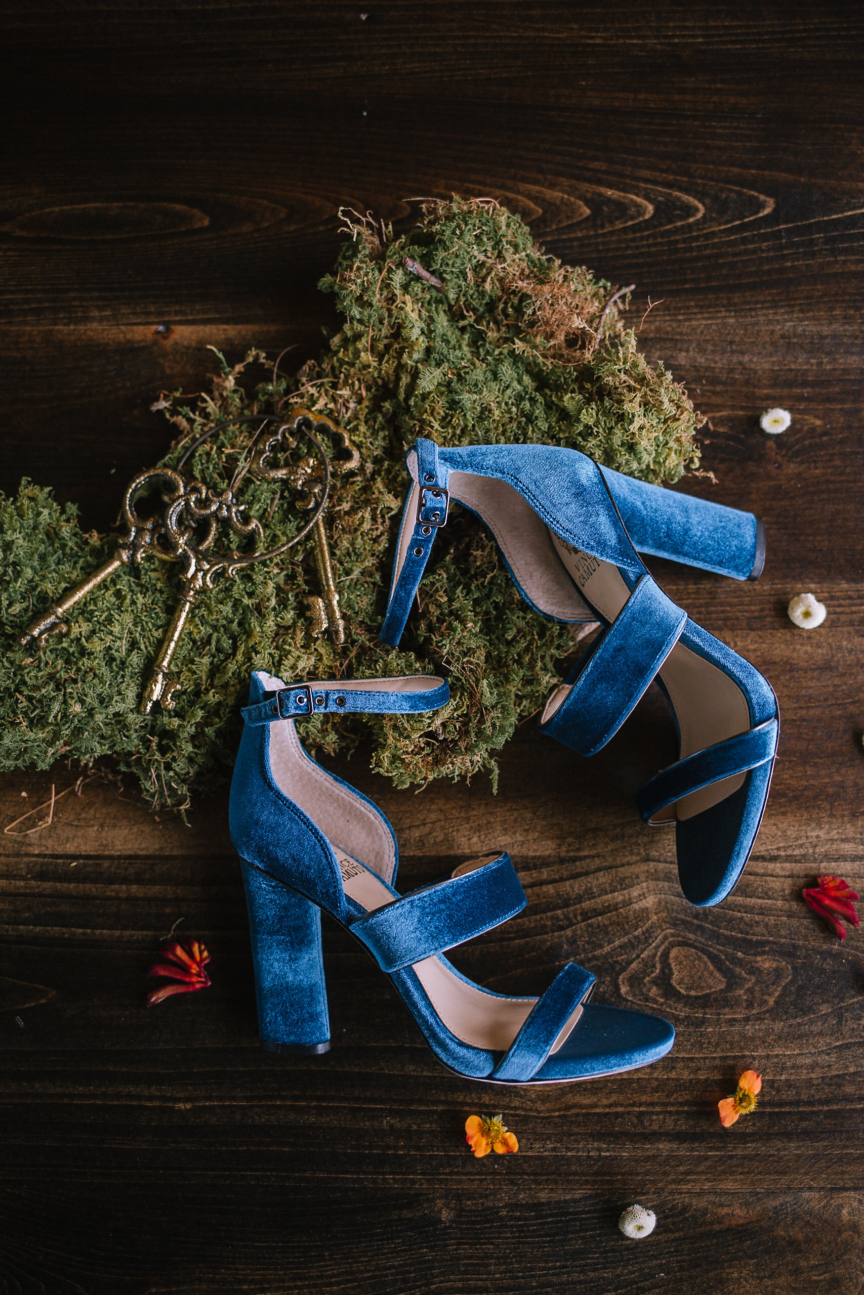Blue velvet wedding shoes for fall vintage boho styled shoot designed by exhale events. Get inspired by these gorgeous wedding details at exhale-events.com!