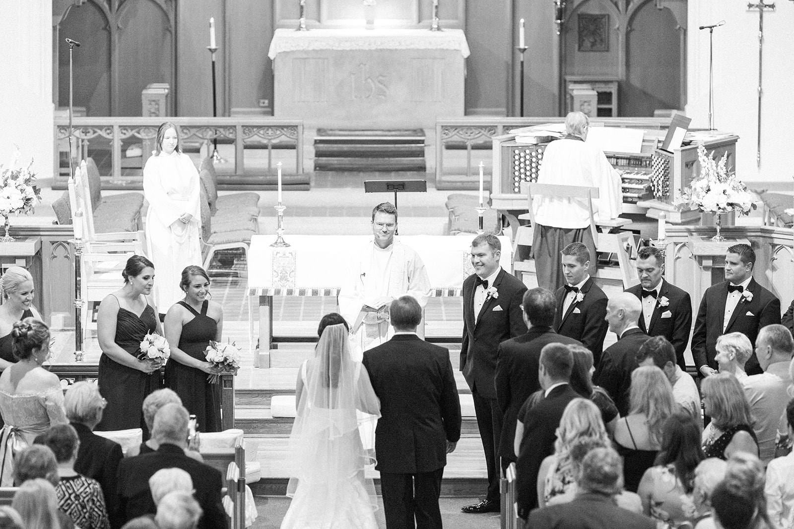 Wedding ceremony for Pittsburgh wedding at PNC Park planned by Exhale Events. Find more wedding inspiration at exhale-events.com!