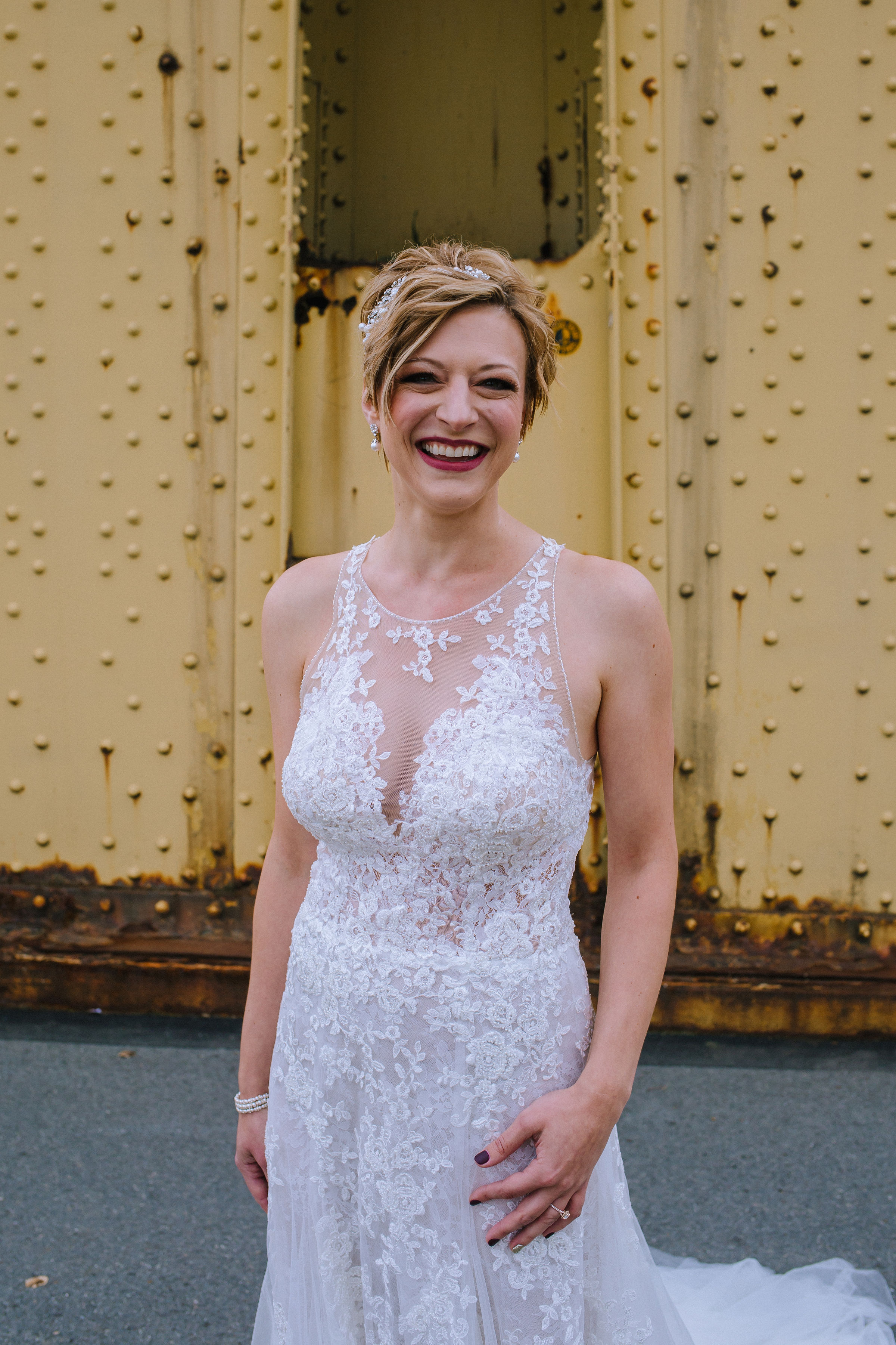 Brides poses in modern wedding dress for Pittsburgh wedding at Studio Slate planned by Exhale Events. Find more wedding inspiration at exhale-events.com!