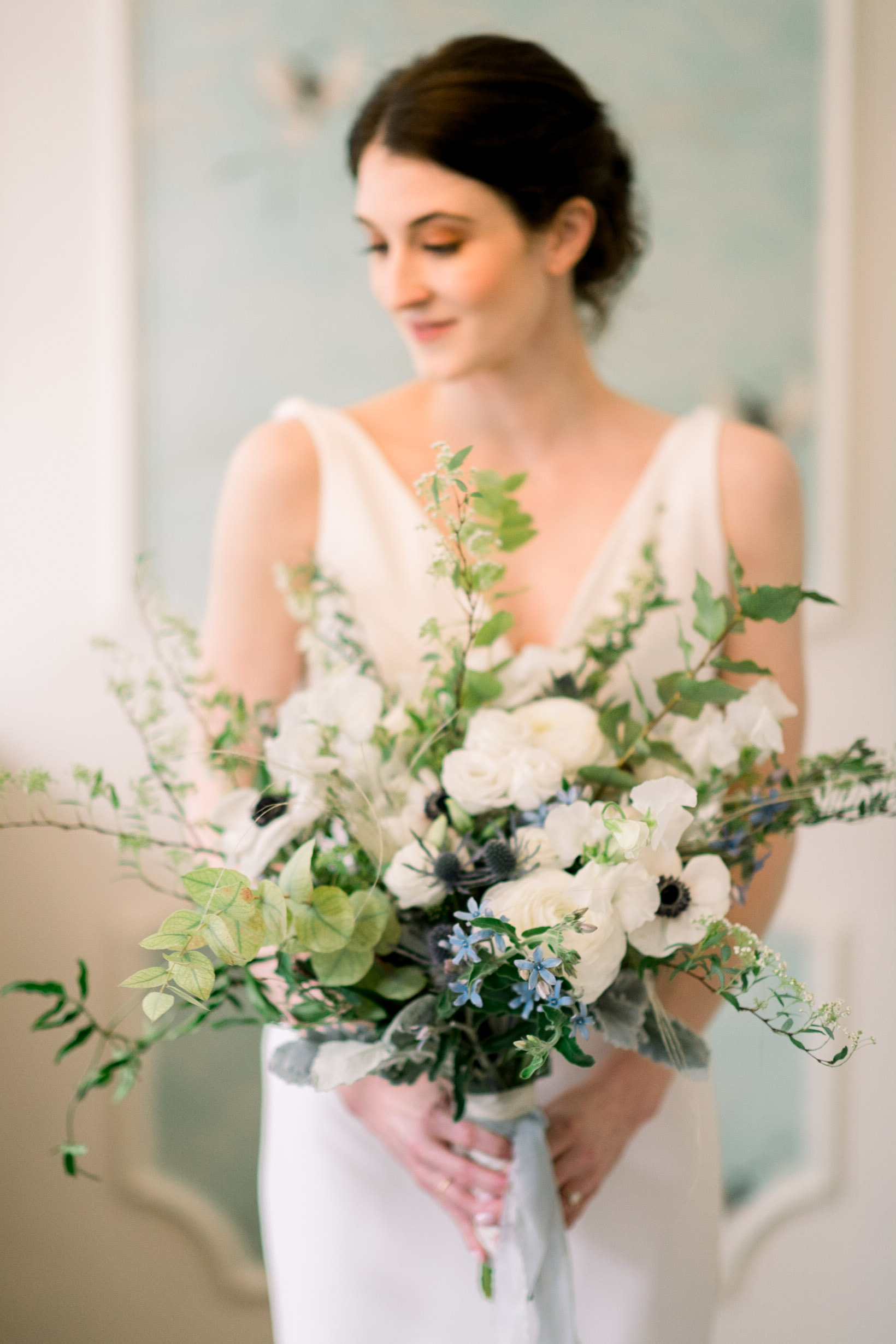 Wedding bouquet inspiration for Pittsburgh wedding at Hotel Monaco planned by Exhale Events. Find more modern wedding ideas at exhale-events.com!