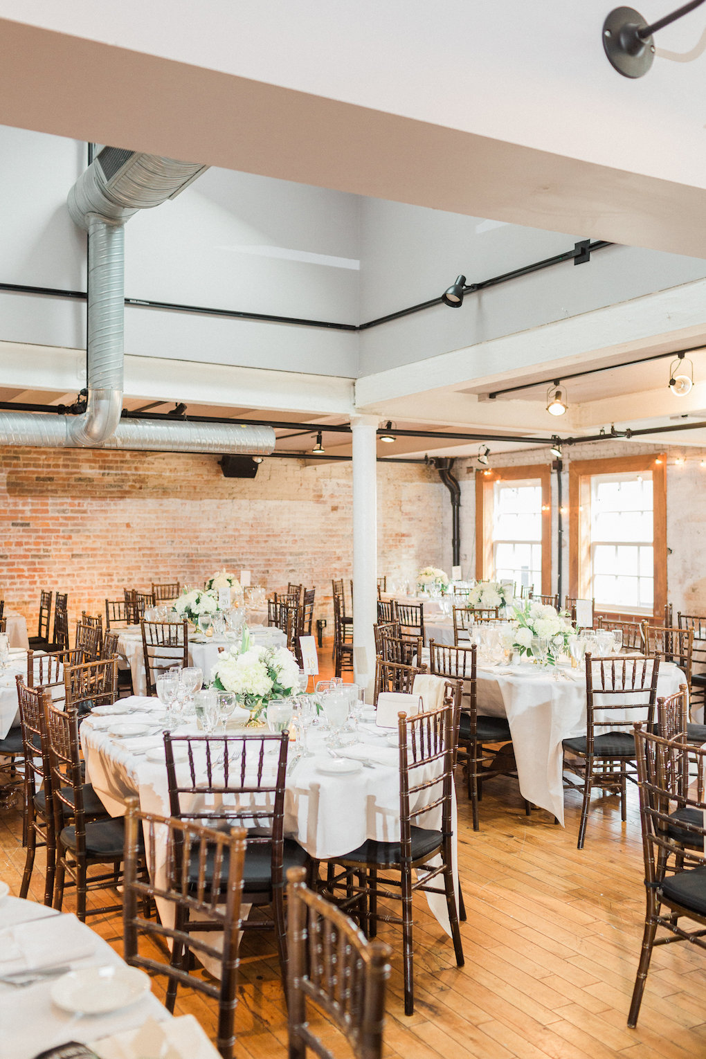 White and greenery wedding decor for chic wedding in Buffalo, NY planned by Exhale Events. Find more timeless wedding inspiration at exhale-events.com!