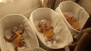 Classic photo of the Pearson triplets in This Is Us.