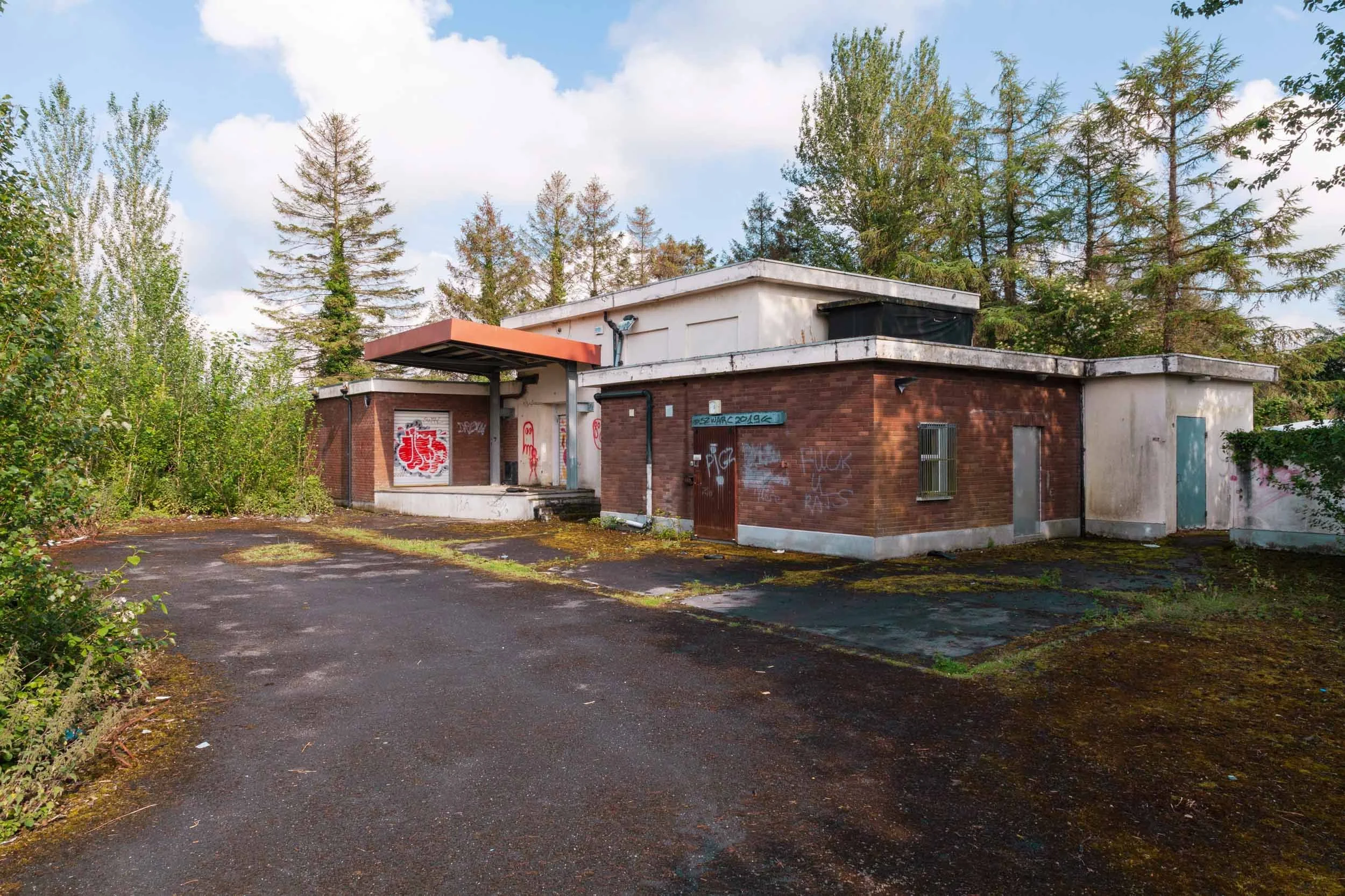   St. Fintan's Hospital, Portlaoise (previously Maryborough District Lunatic Asylum)   Est: 1833 – Currently in operation (partially)  Many hospitals added their own abbatoirs to butcher livestock raised on their own farms as to supply meat to hospit