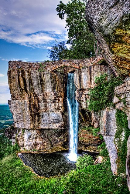 Lover´s-Leap-in-Rock-City-Gardens-St.-Elmo-Chattanooga.jpg