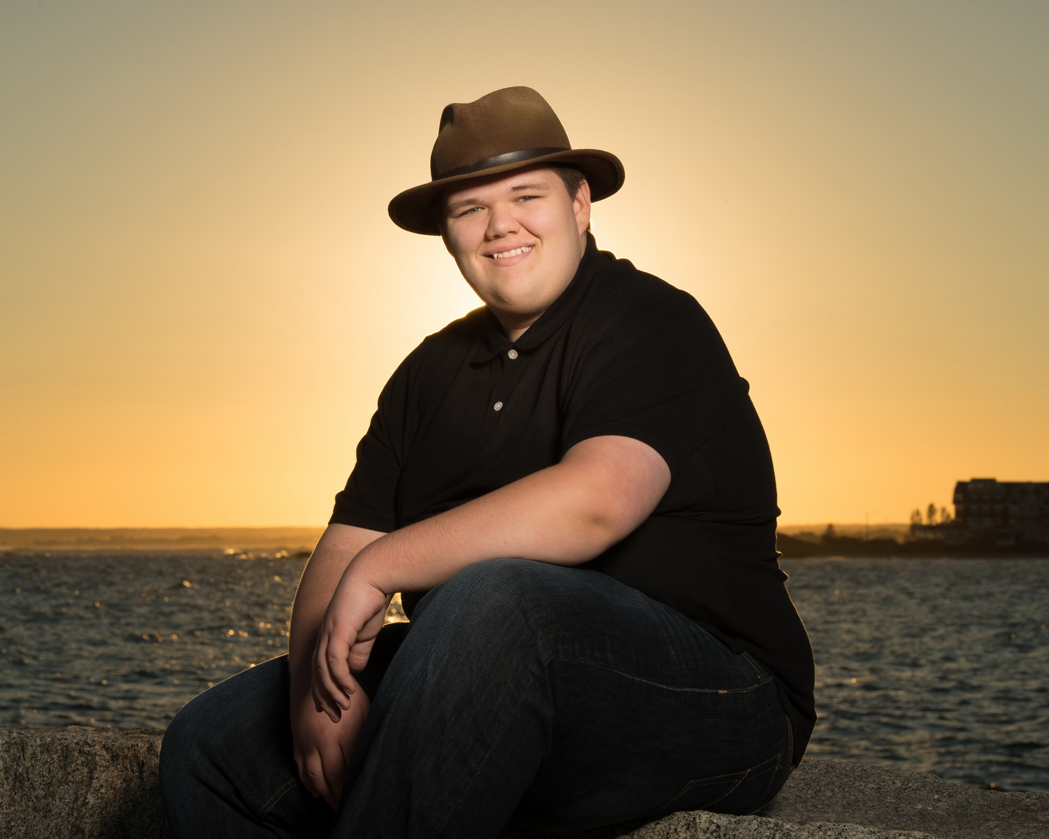 Beautiful Senior Pictures with the sun and sea behind them