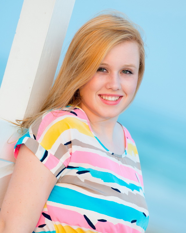 senior portrait on the beach 07.jpg