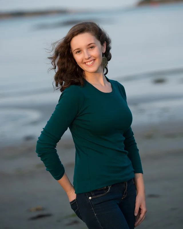 senior portrait on the beach 09.jpg