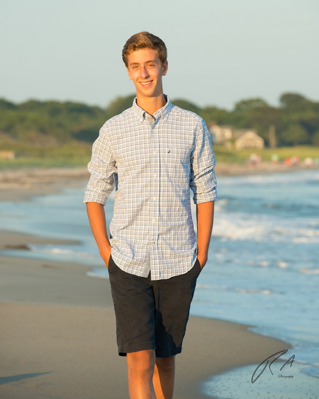 senior portrait on the beach 10.jpg