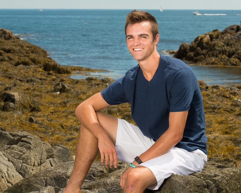 senior portrait on the beach 11.jpg