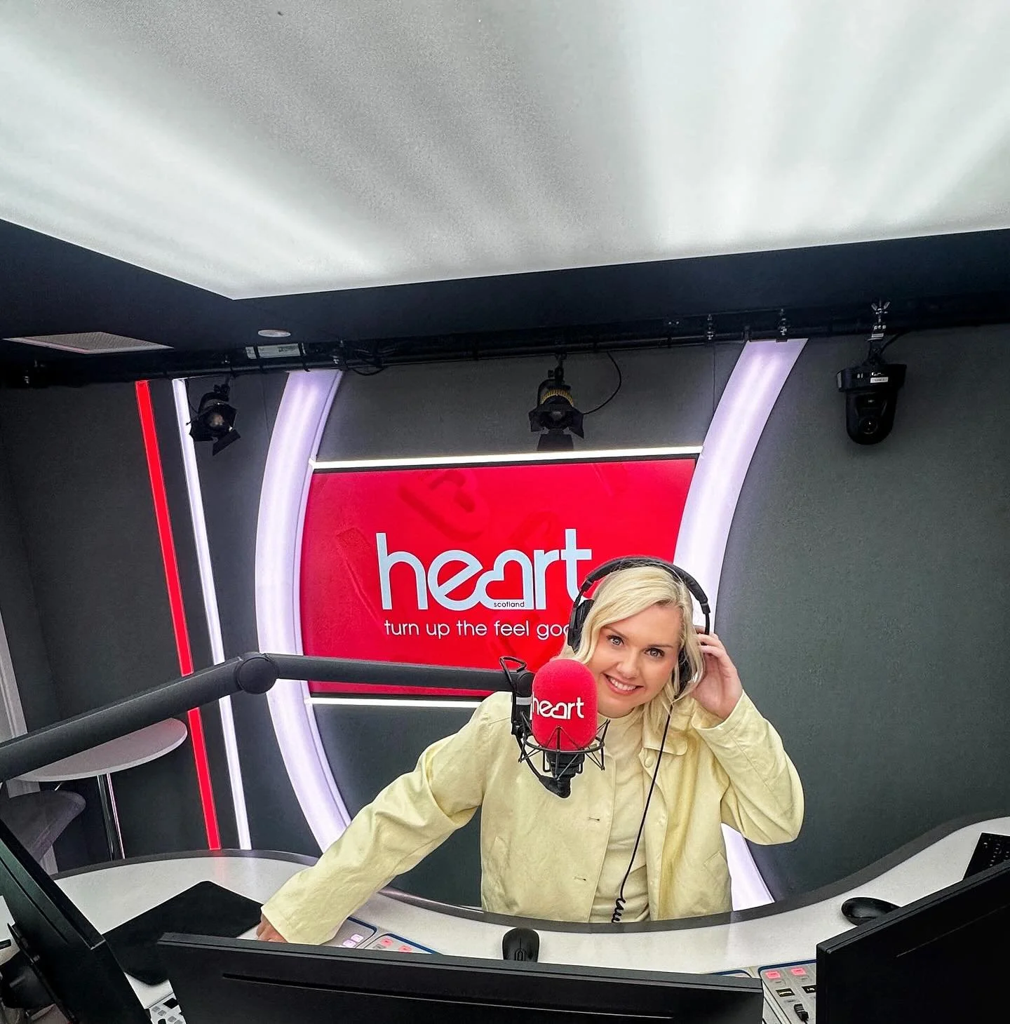 Me and @heartscotland are making this thing official ❤️ Catch me on my BRAND NEW SHOW Saturdays and Sundays 12-4pm 🚀

I&rsquo;m super excited to join an amazing team and to be at @global 🌎 is a real buzz! let&rsquo;s get this party started 😍

#rad