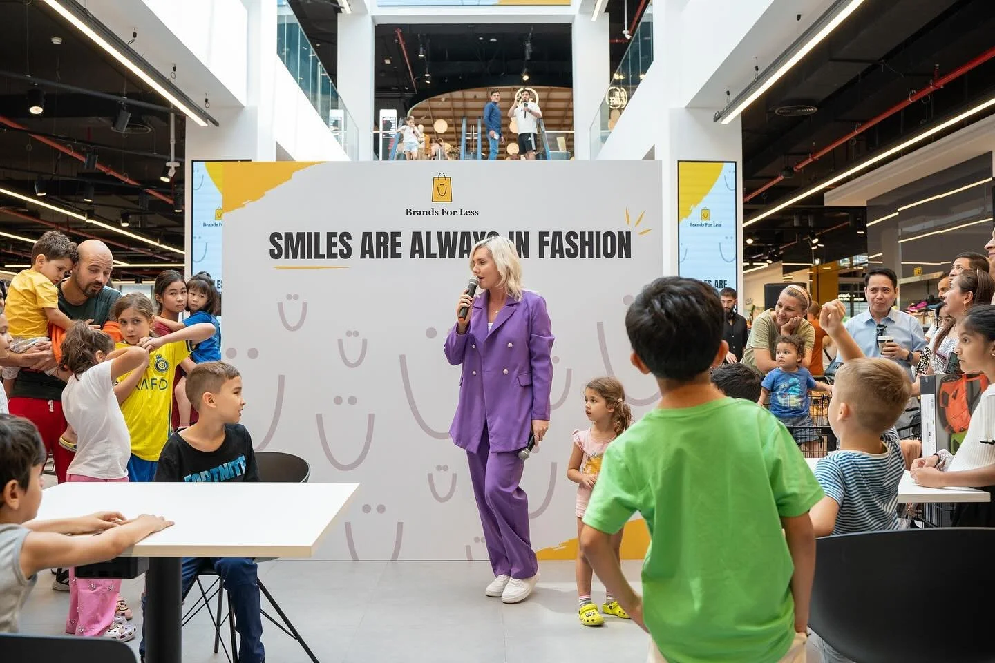 Amazing day hosting an event with my faves @brandsforless - The team are incredible and loved meeting all the BFL customers! Awesome to see their inspirational CEO @toufickreidieh in action, blessing everyone with big prizes! 💛❤️

#mcdubai #dubai #d