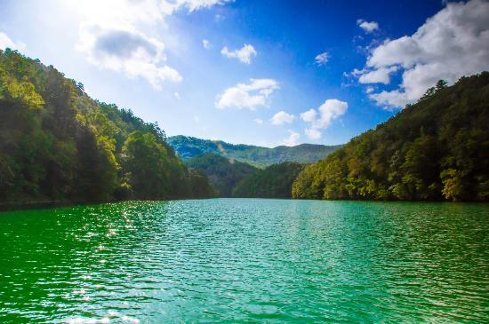 fontana lake.jpg