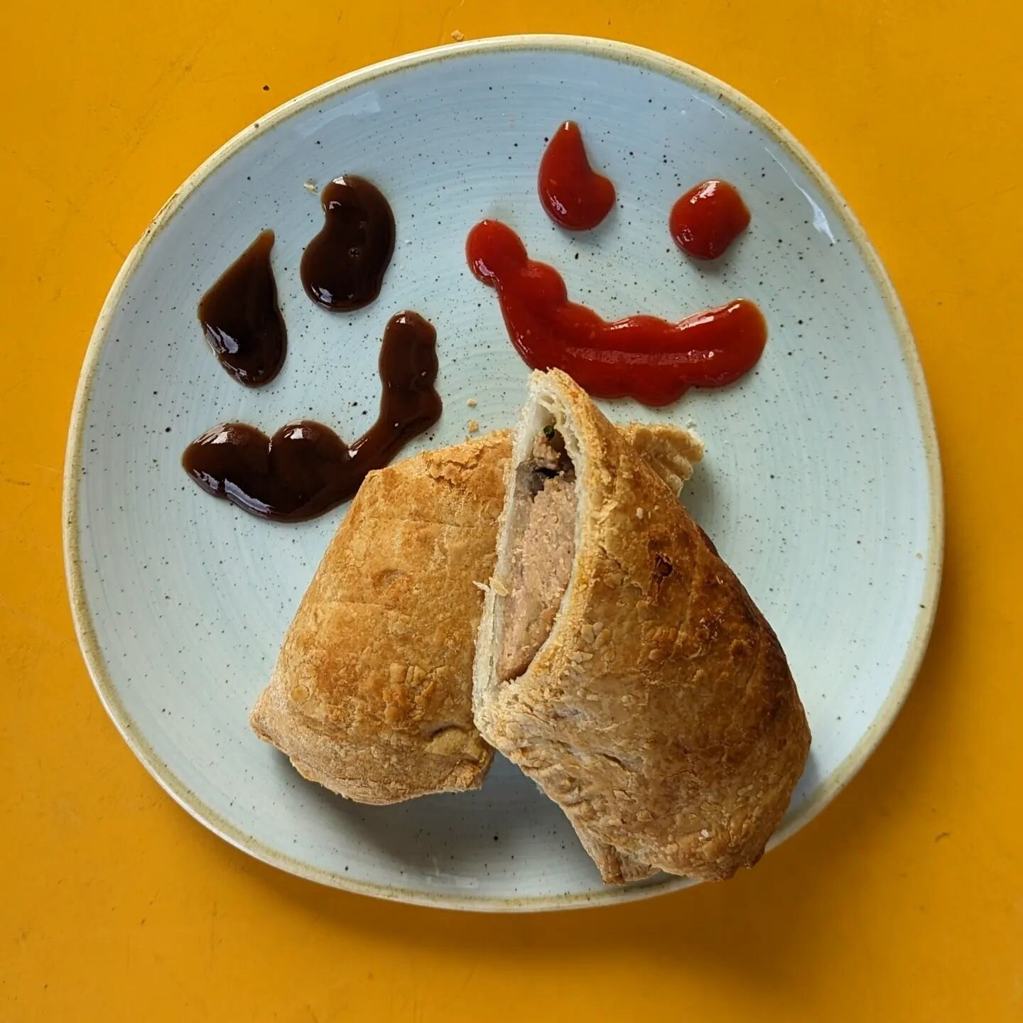 @strictly_roots_vegan_cheese have all the goods, this one is a mushroom &amp; miso sausage roll, delicious hot or cold, with sauce or without. Good choices can be made on Fridays and Saturdays only.

#vegansausageroll #veganpastry #vegansnack #vegans