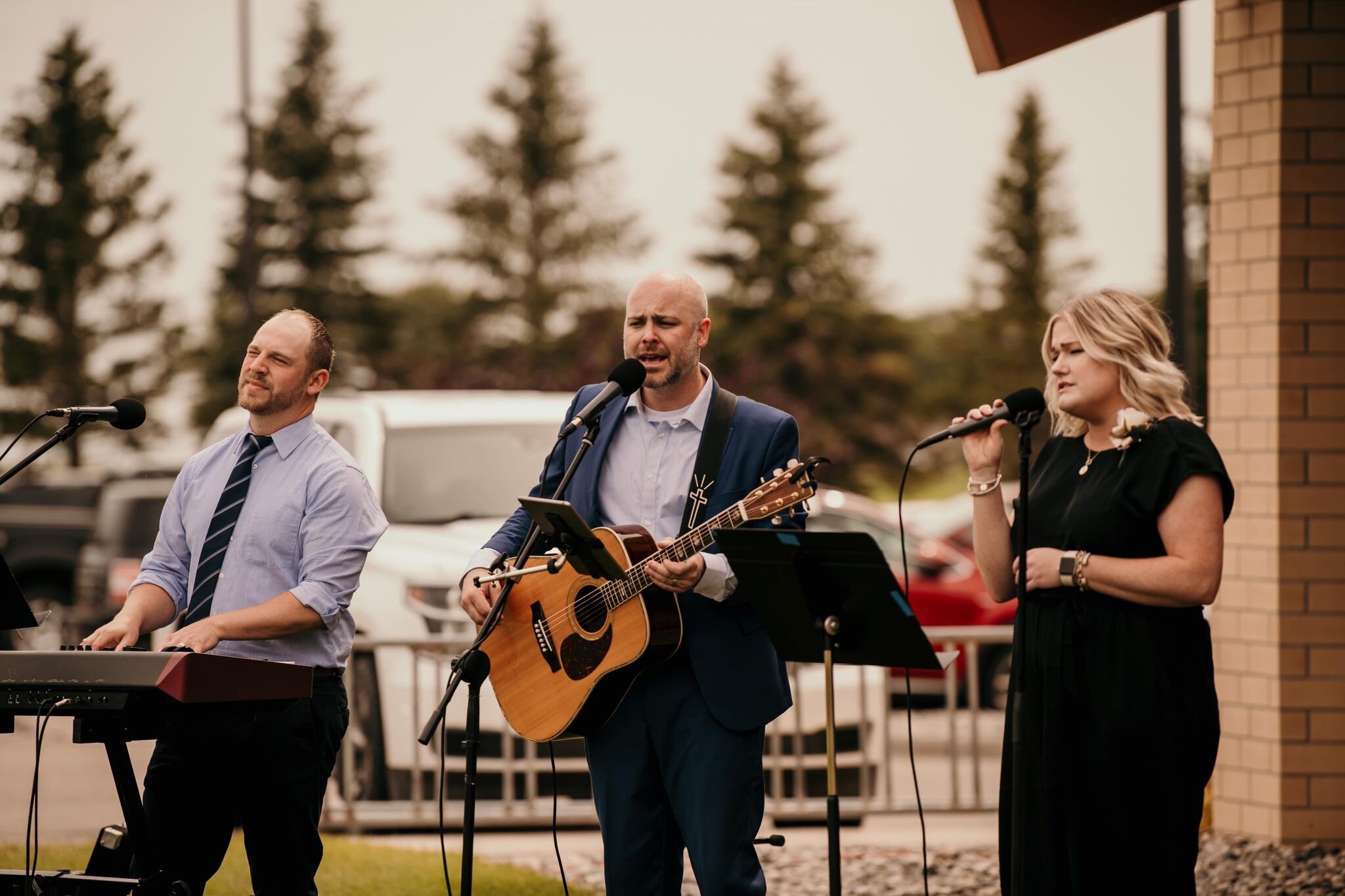 Outdoor_WorshipBand.jpg