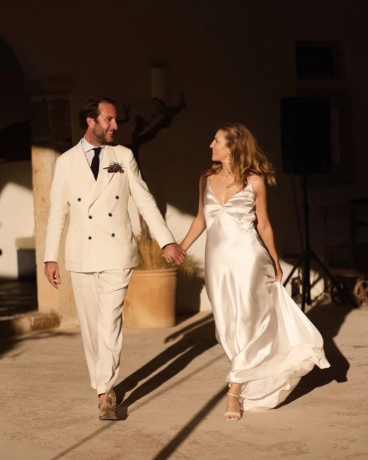 Esperanza &amp; Romain&rsquo;s wedding was the perfect mix of fun and elegance at the beautiful Juntos house. Thank you both for having me capture it all.
@studiopalos 
@luluinlux 

Venue&nbsp;@juntos.house 

#ibizaweddingphotographer
#ibizawedding&n
