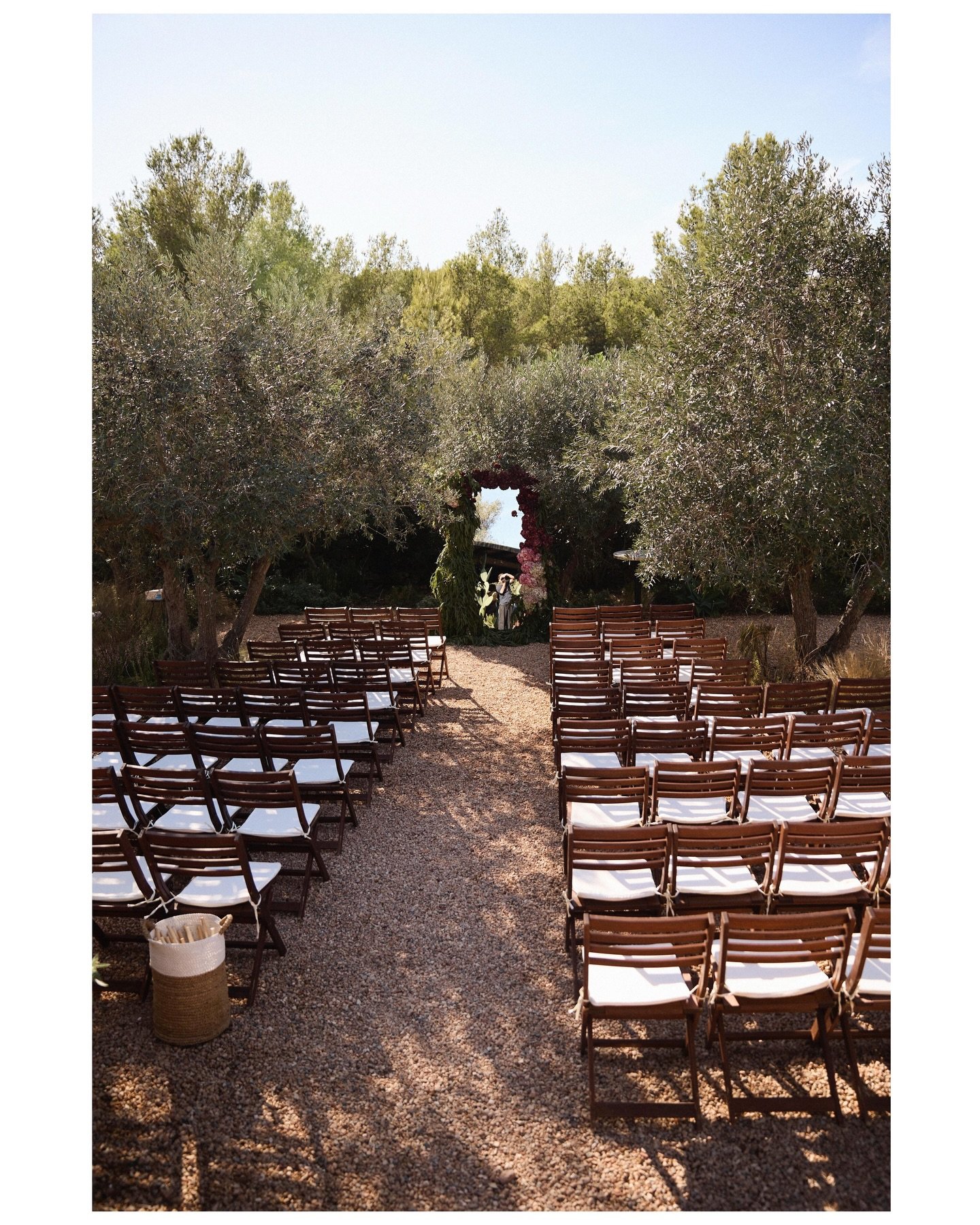 The calm before all the moments begin&hellip;

@studiopalos
@luluinlux 
@juntos.house 

#juntoshouseibiza 
#juntoshousewedding 
#ibizawedding
#ibizaweddingphotographer
#destinationweddingphotographer
#editorialwedding
#europeanwedding
#ibizabride