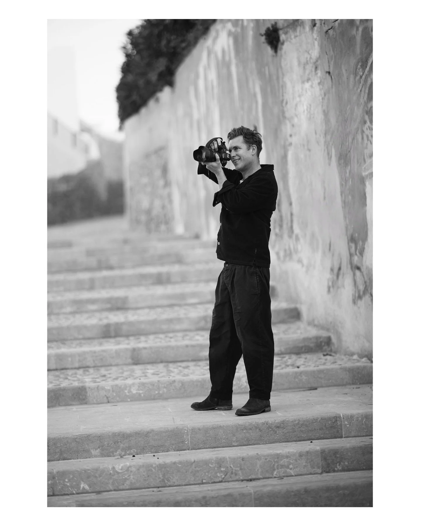 Behind the scenes, the first shoot of the year.
So far, so good - 2026.

@justmenina 

#ibizawedding
#ibizaweddingphotographer
#destinationweddingphotographer
#mallorcawedding
#editorialwedding