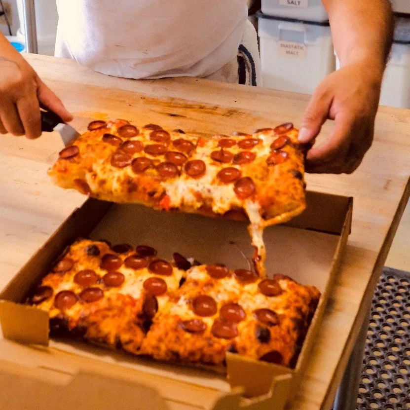 ⚠️ PSA: Tomorrow is pizza pickup day!
If you want to get your hands on our focaccia pizza, today’s the day to order.
They’re perfect for Friday dinner—or toss one in the freezer for later.
🍕 Menu + preorders at undergroundbaking.co