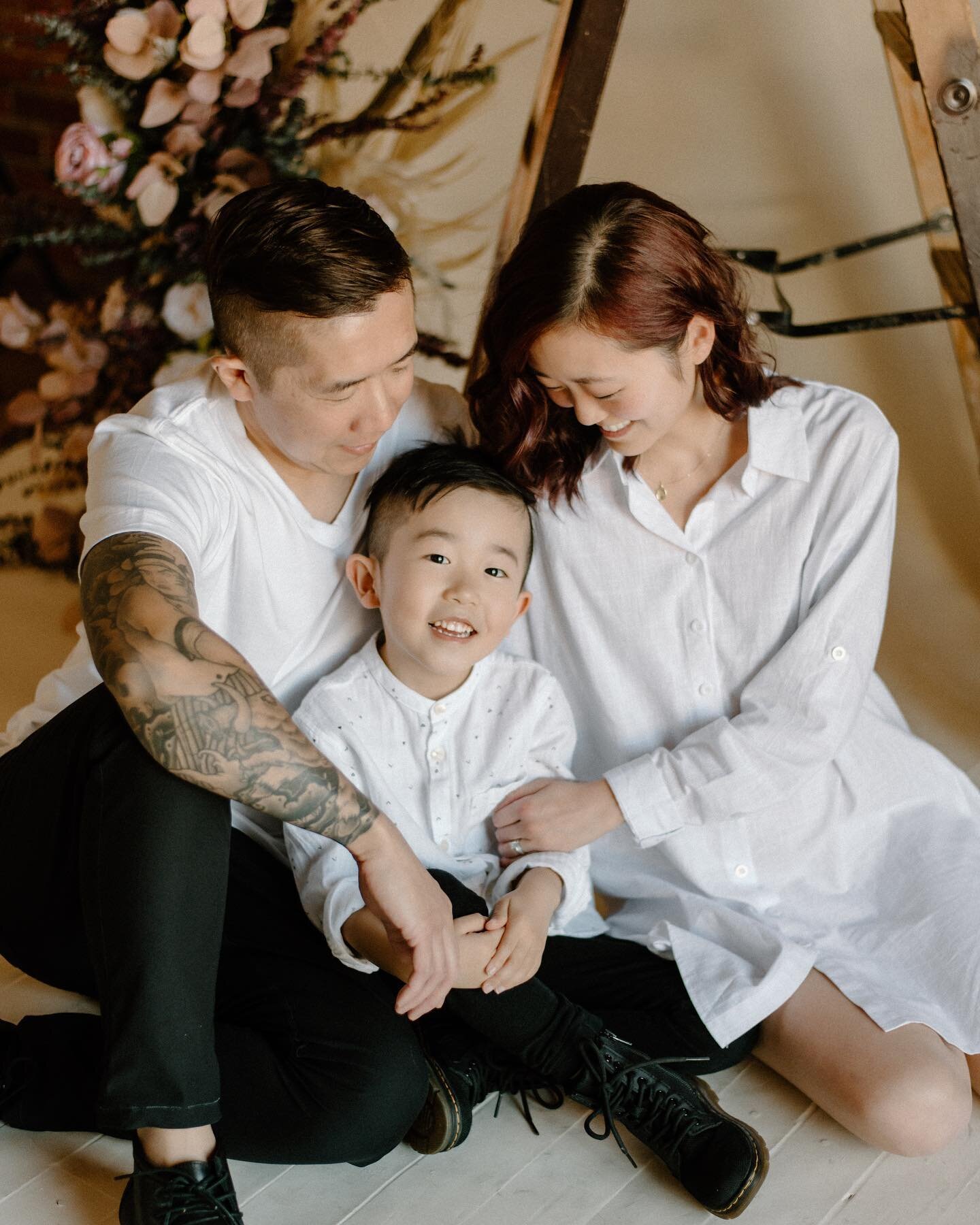 It&rsquo;s Monday morning, I&rsquo;ve been up since 5:15 and I got the green light to share photos of this gorgeous family. And this one is one of my favorites 🥰.

While we&rsquo;re here, let&rsquo;s bust up some photoshoot myths that might have you