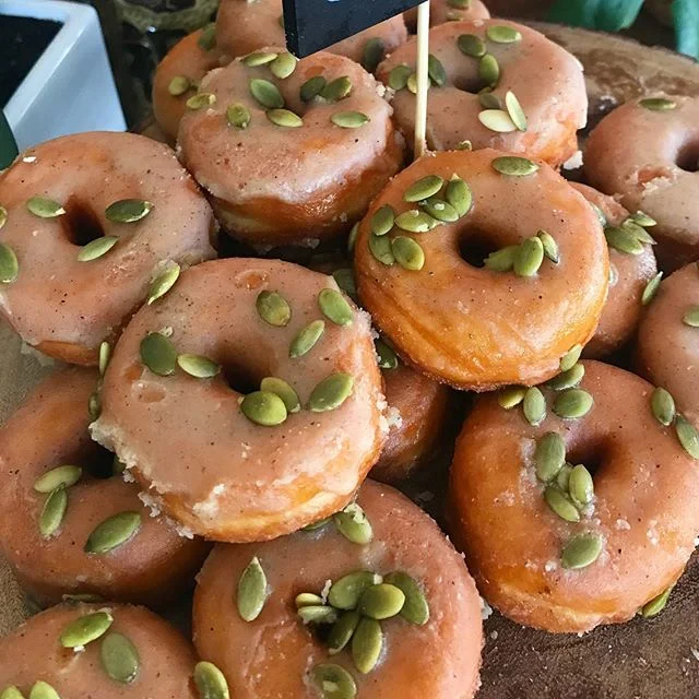 sweet sunday |🍩| donuts by @honeybeedoughnutsmiami | #themiamimenu #honeybee