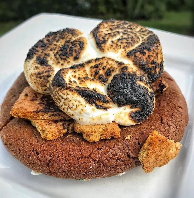 dark chocolate s'mores |🍫| marshmallows, graham cracker crumbs, chocolate chunks, dark chocolate dough | happy national s&rsquo;mores day | #themiamimenu #nationalsmoresday #nightowlcookies
